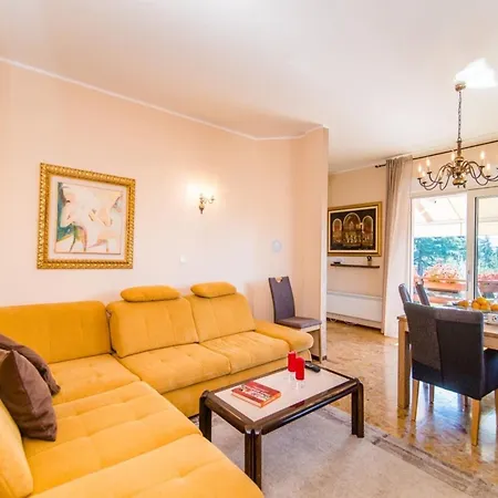 Διαμέρισμα In With Sea View And Μεντουλίν