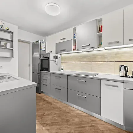 Pineta Two Bedroom شقة *